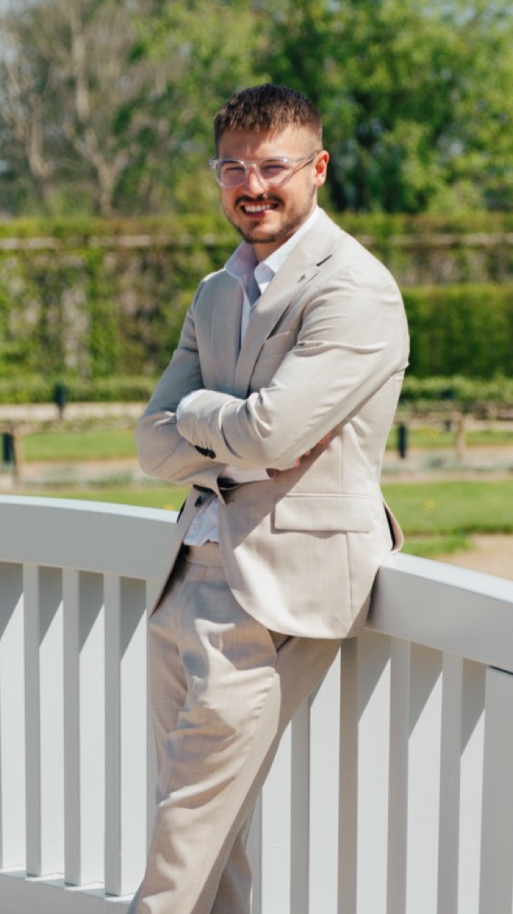 Kamil Antosiak, der die Website baut und die Anzeigen schaltet